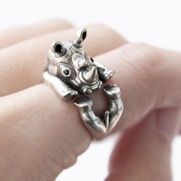 🎁 Antiqued Silver Rhino Ring - Picture 3 of 6